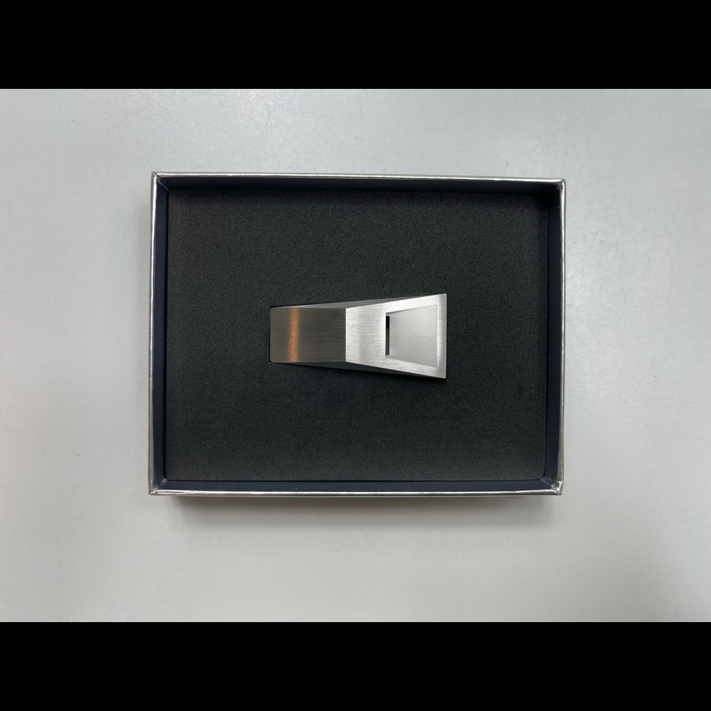 Tesla Limited Edition Cybertruck‎ Cyberwhistle - Picture 2 of 8